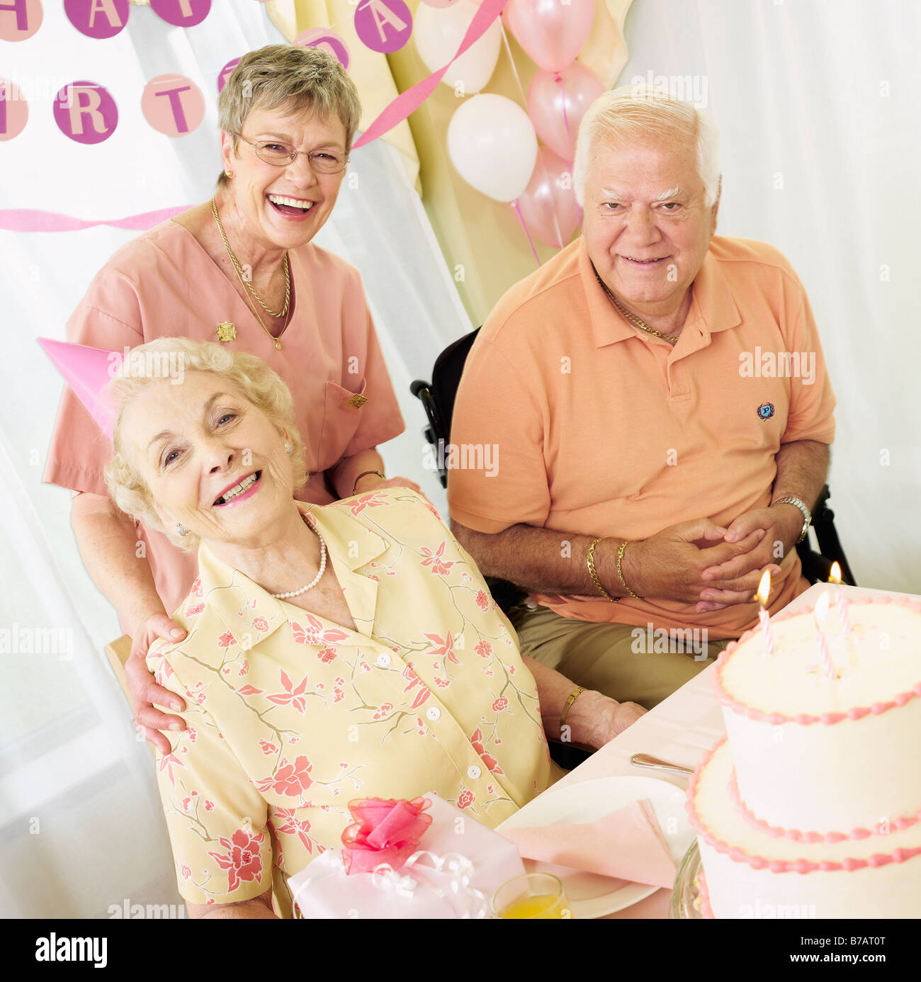 Geburtstagsparty im Senioren Residenz Stockfoto