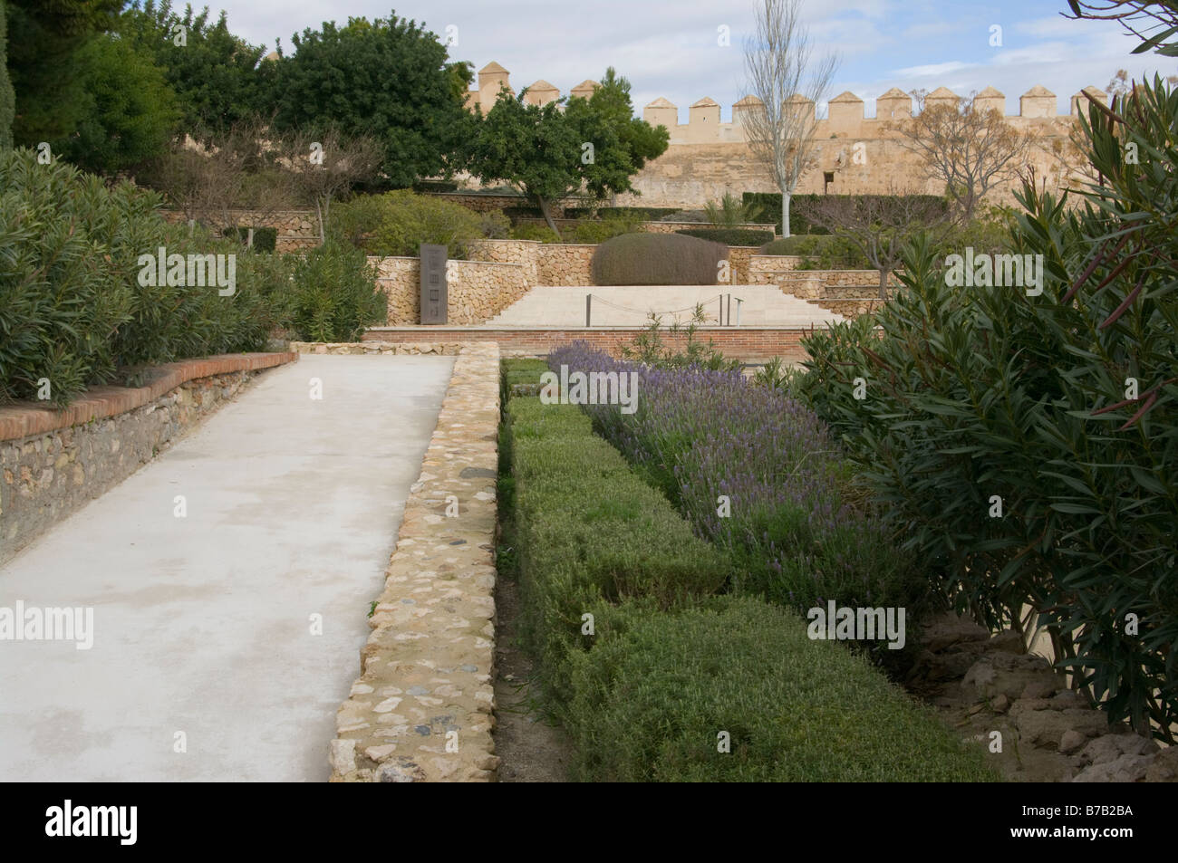 Terrassengärten innen La Conjunto Monumental De La Alcazaba Almeria Burg Spanien Spanisch Burgen Stockfoto