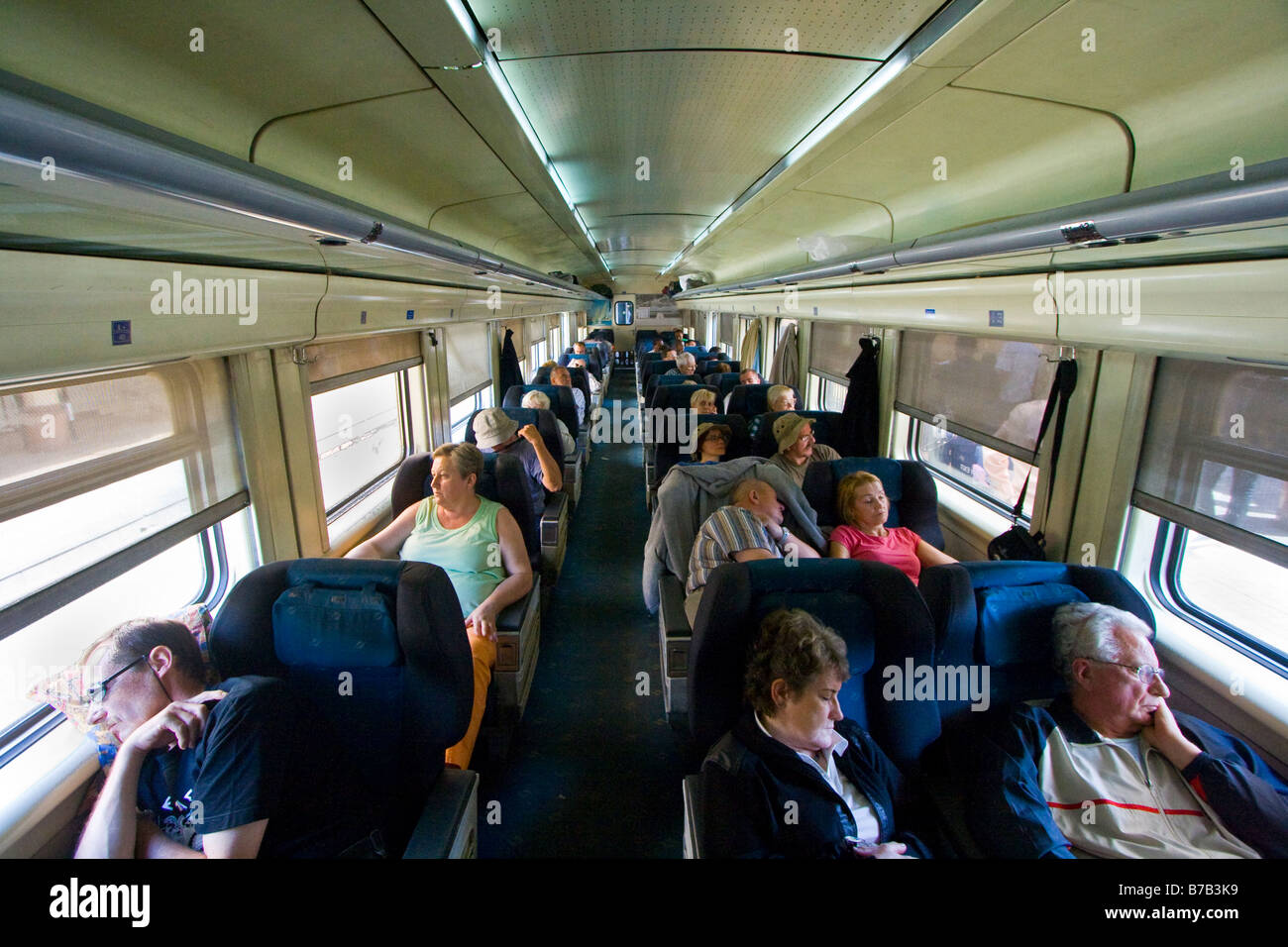 Touristen in First Class sitzen in einem Zug in Ägypten Stockfoto