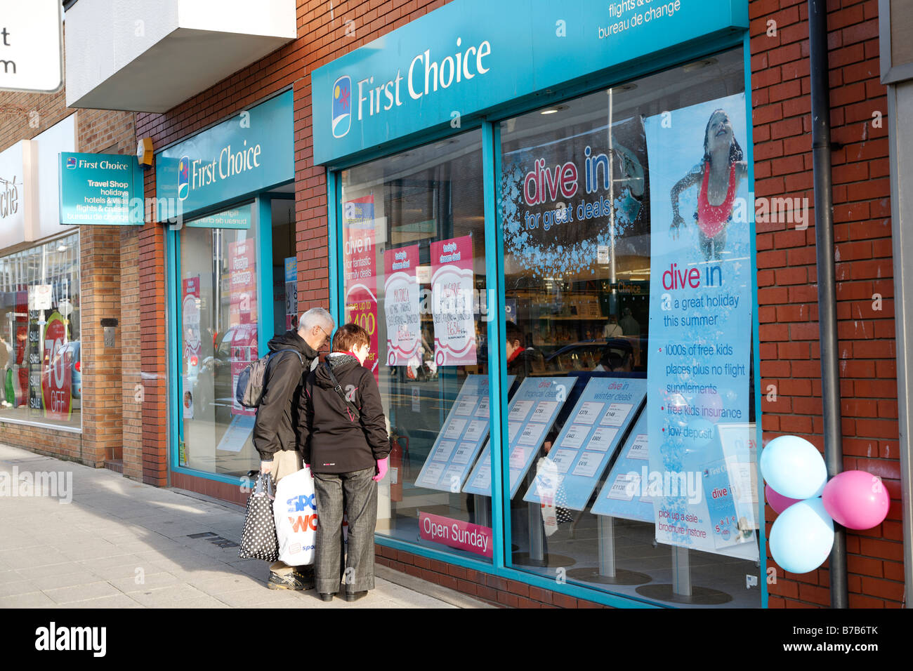 Ersten Wahl Reisebüro High Street Läden und shopping-Januar 2009 Stockfoto