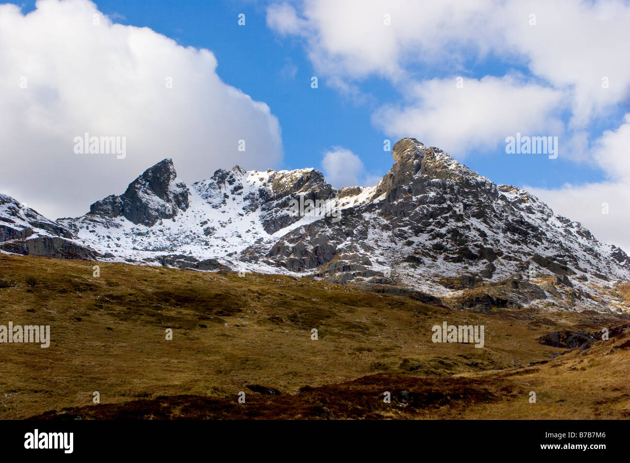 Schottischer Winter Schnee Landschaft; der Gipfel der Arrochar, als der Schuster (Ben Arthur), Arrochar Alps, Nationalpark Loch Lomond, Schottland, UK Stockfoto