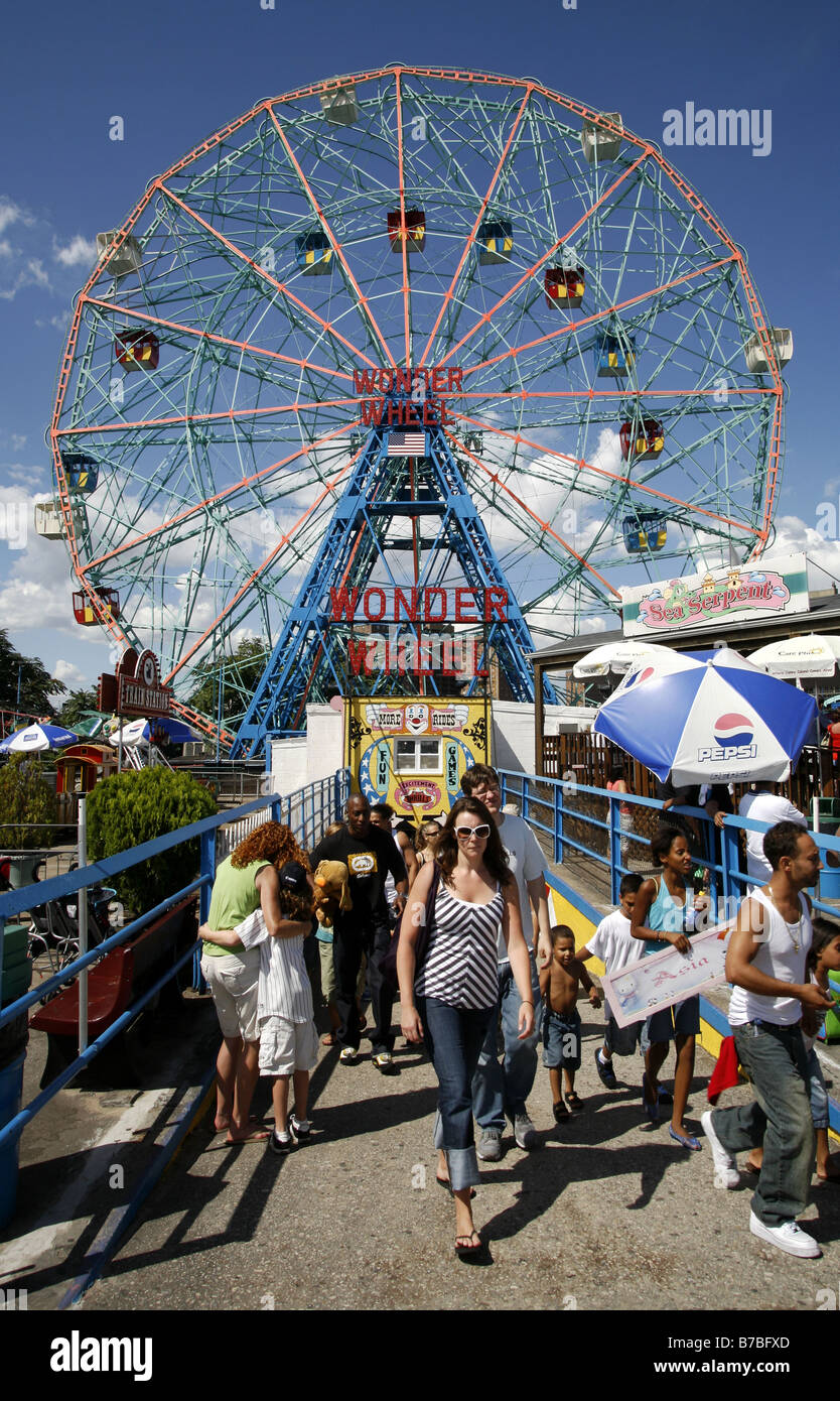 Deno es Wonder Wheel Amusement Park, Coney Island, Brooklyn, New York City, USA Stockfoto