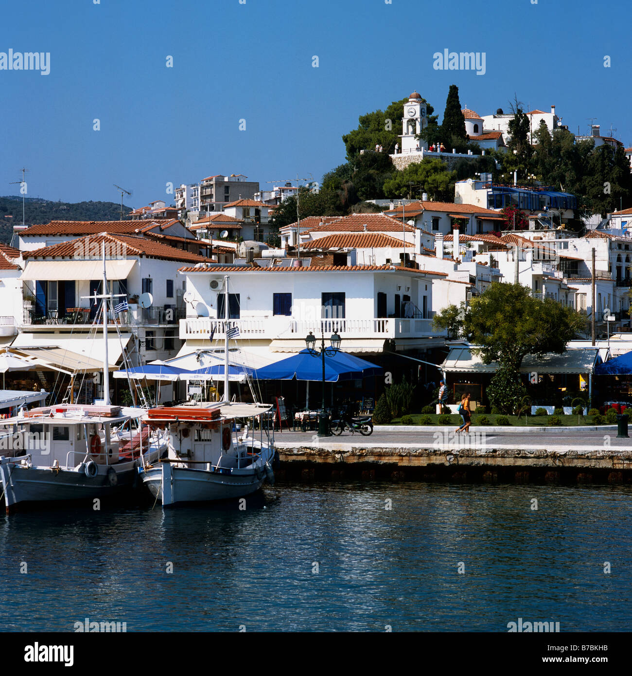 Skiathos Hafen Skiathos Stadt griechische Inseln Griechenland Hellas Stockfoto