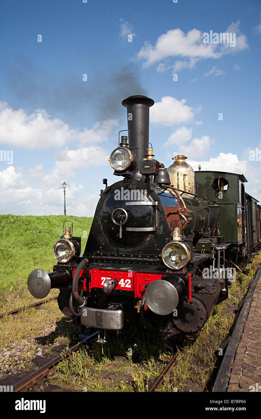 Dampfzug auf touristischen Bahnstrecke Medemblik Niederlande Stockfoto