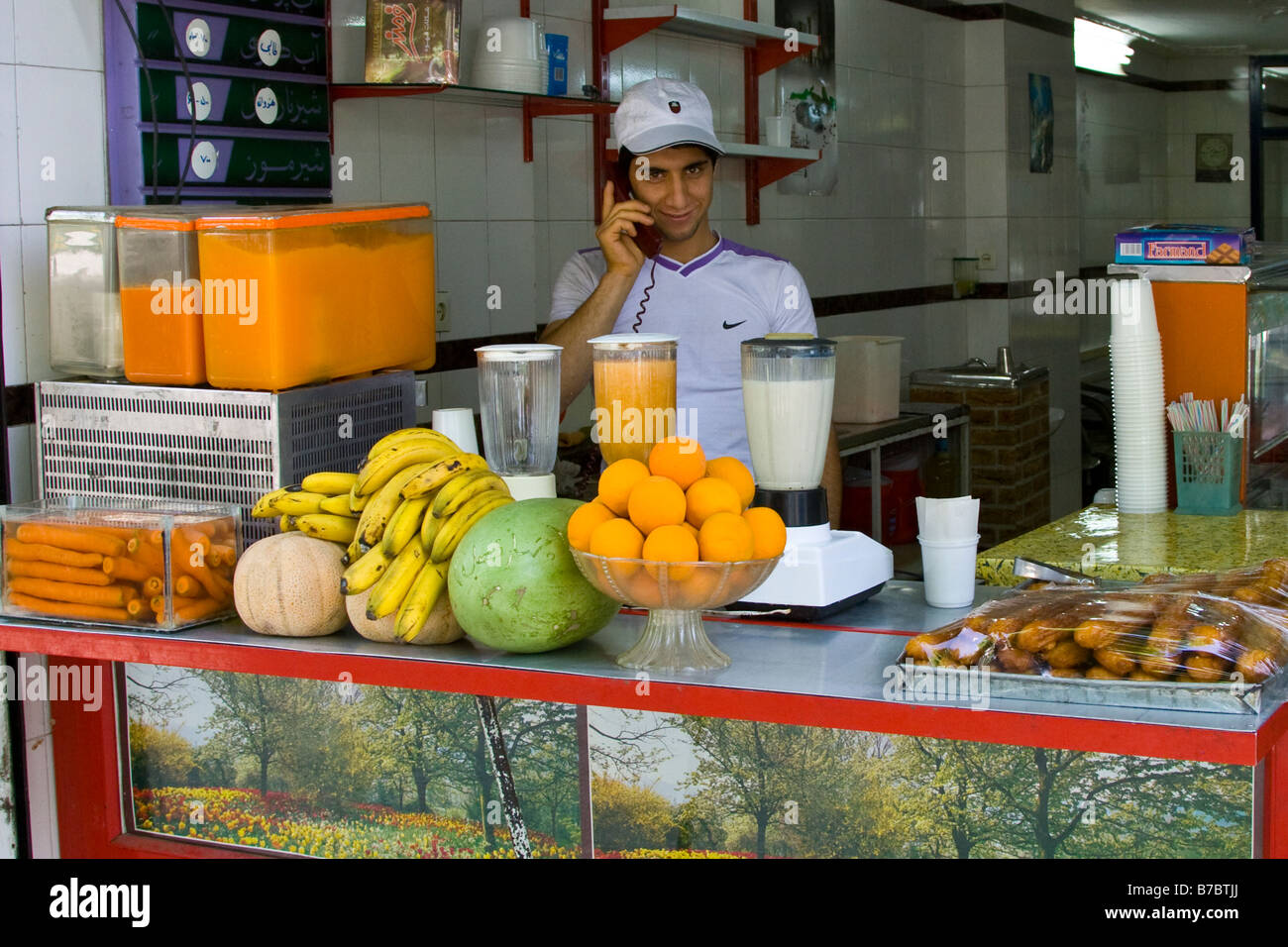 Arbeiten in einem Saft Shop in Schiraz Iran iranische Jüngling Stockfoto