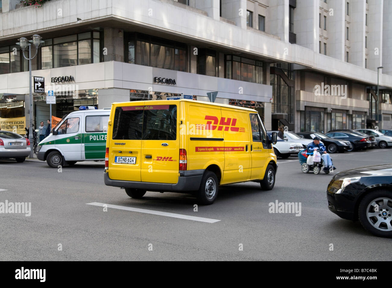 Dhl lkw Fotos und Bildmaterial in hoher Auflösung Alamy