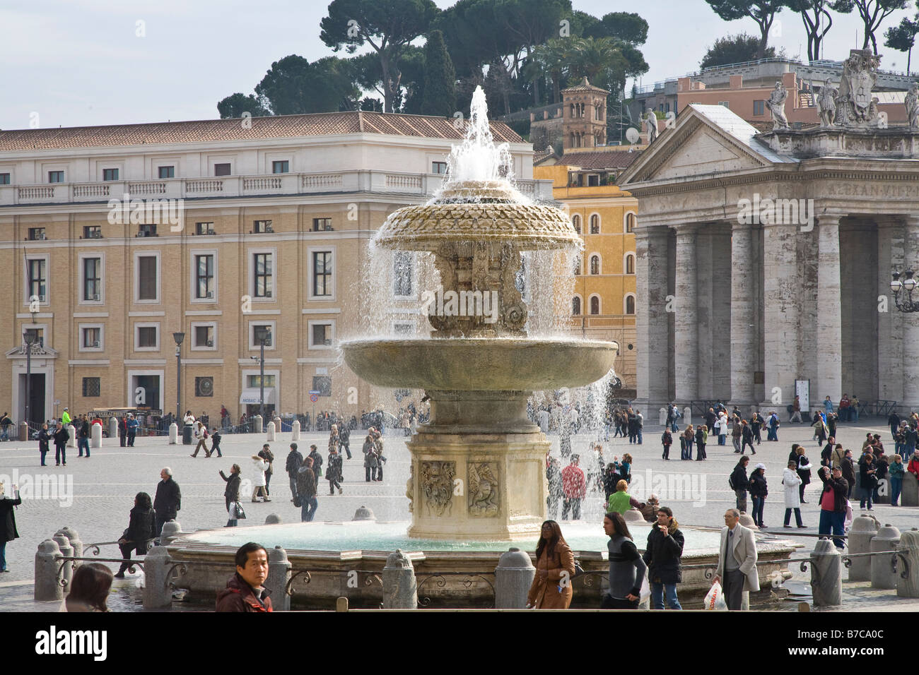 Touristen in St. Peters Platz Rom Vatikan Rom-Italien Stockfoto