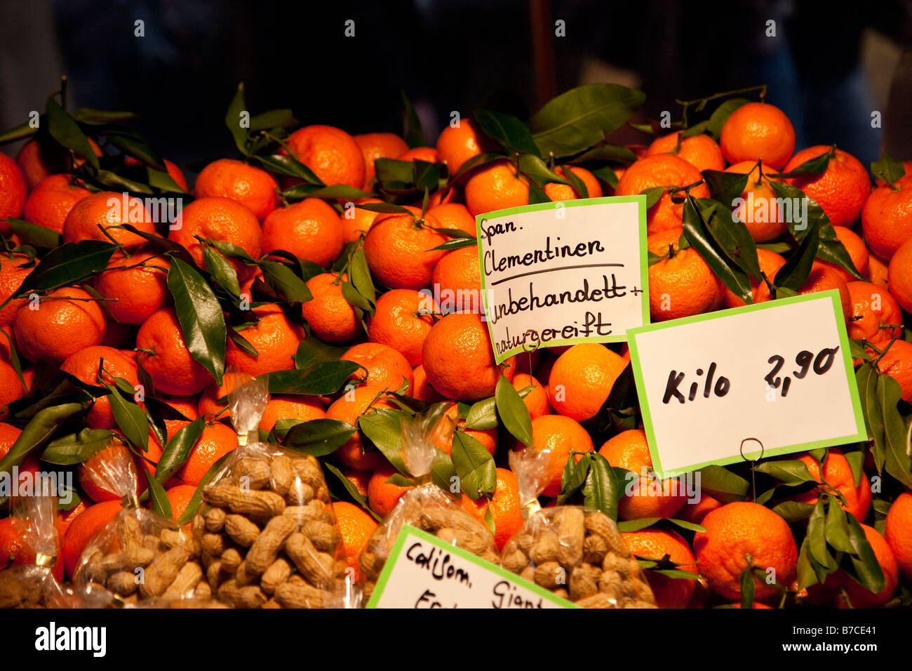 Orangen zu verkaufen, München Deutschland Weihnachtsmarkt Stockfoto