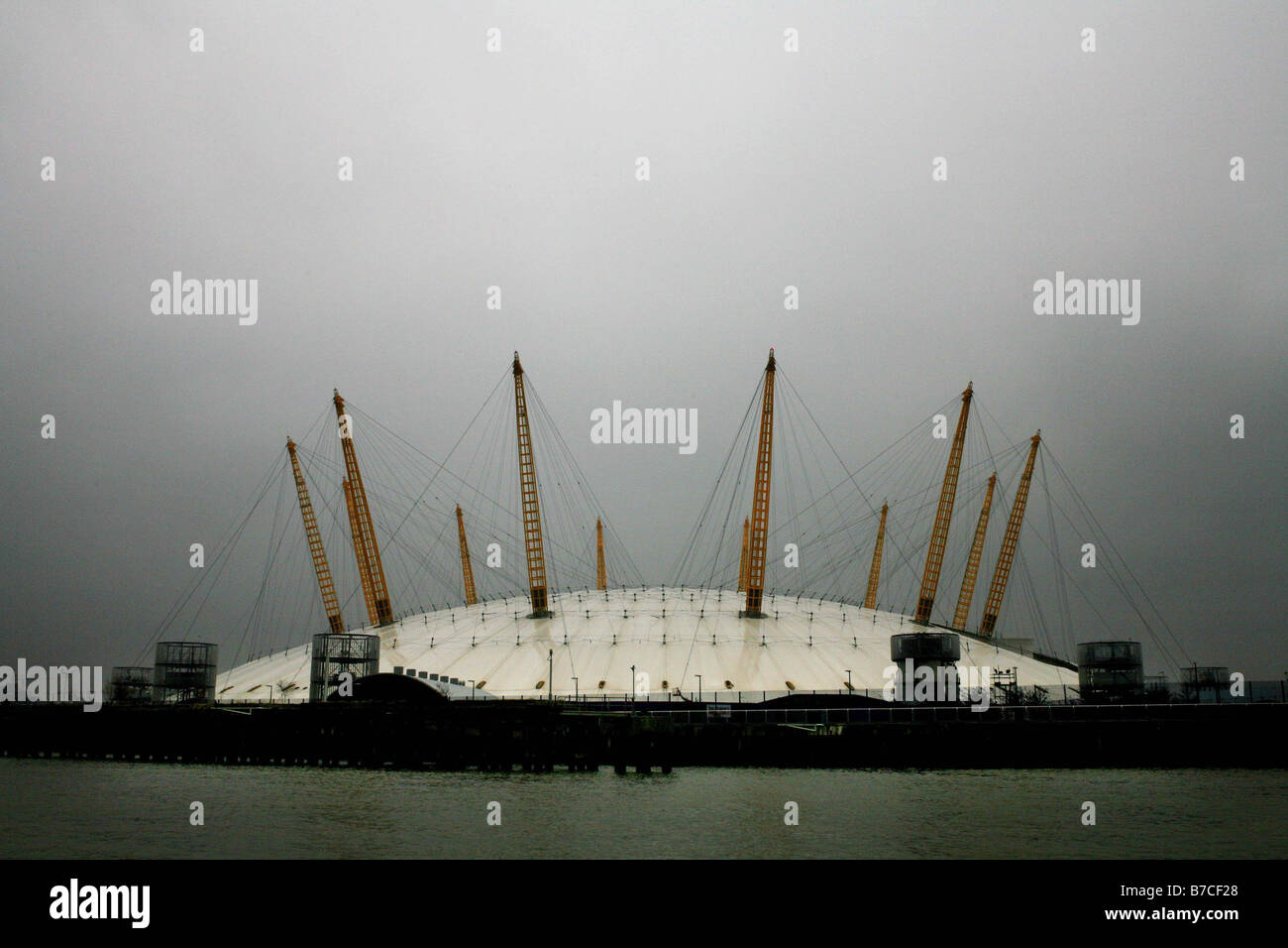 Der Millennium Dome, O2-Zentrum und von der Themse, London. Stockfoto