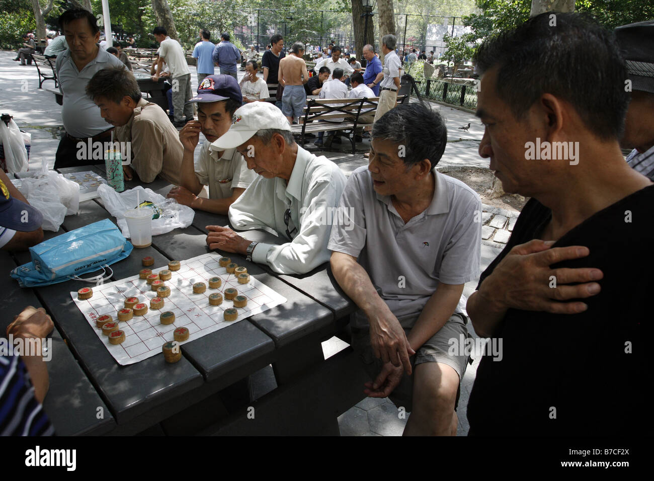 Xiangqi Spiel, Columbus Park, Chinatown, New York City, USA Stockfoto