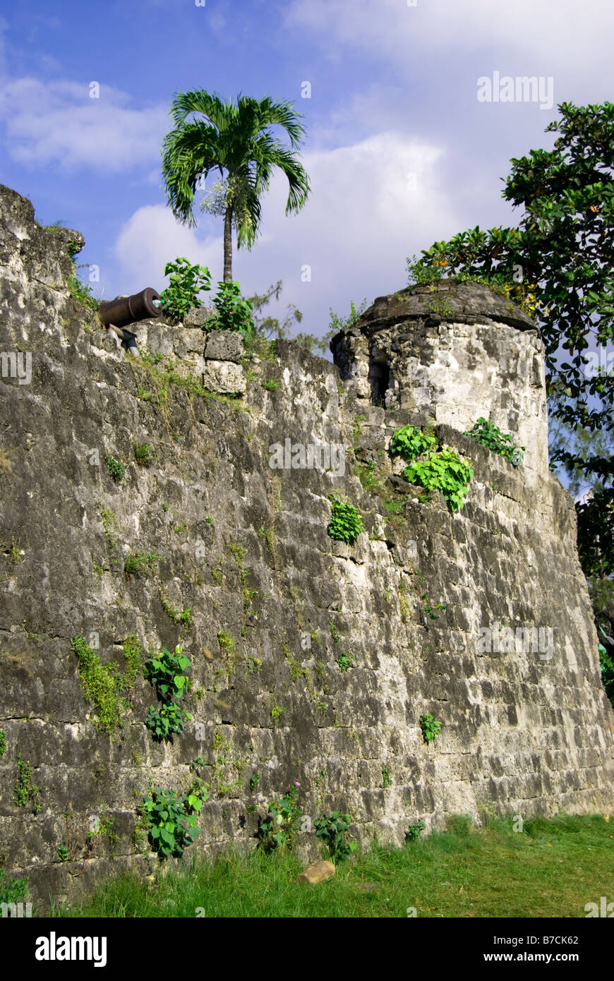 Außenwände, Turm und Kanone, Fort San Pedro, Cebu City, Cebu, Visayas, Philippinen Stockfoto