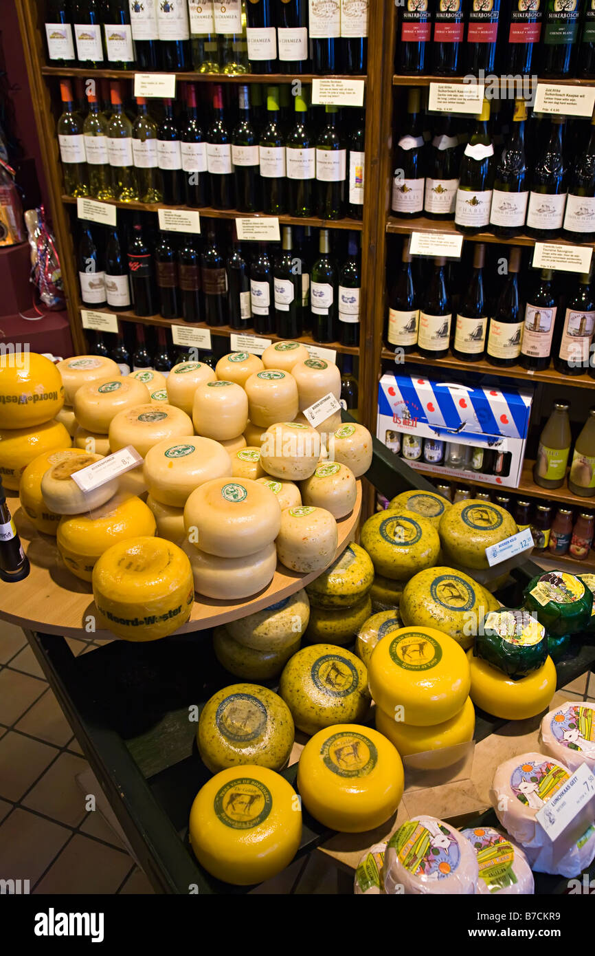 Käse und Wein-Shop in Voorstraat Harlingen Friesland Niederlande Stockfoto