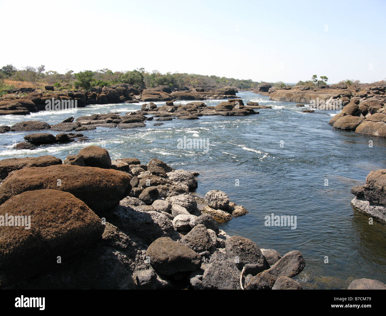 Nafutu Wasserfälle und Stromschnellen flussaufwärts des Mambilima fällt am Fluss Luapula ein Nebenfluss des Kongo Demokratische Republik Kongo Stockfoto