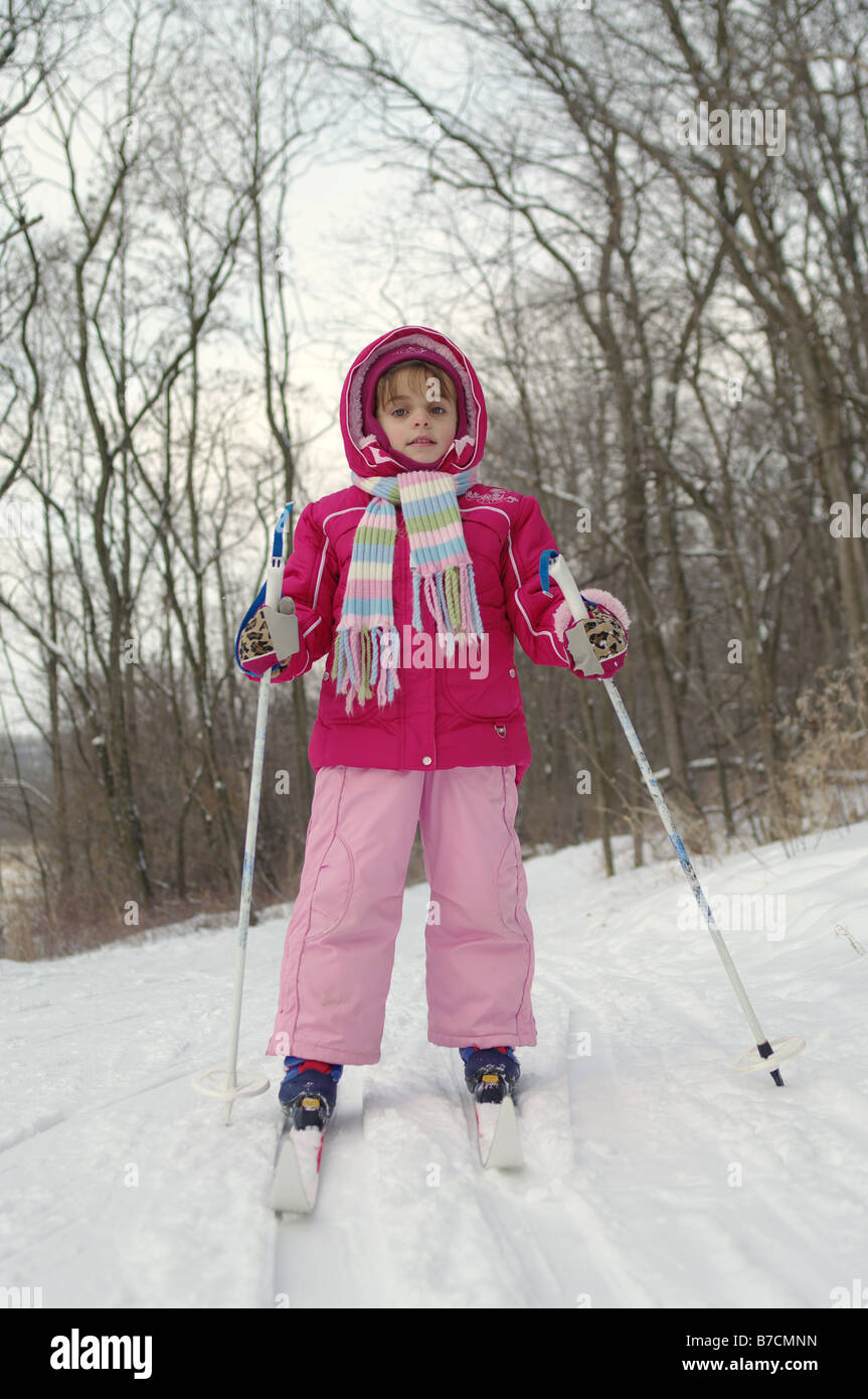 6 Jahre altes Mädchen, Skifahren Stockfoto