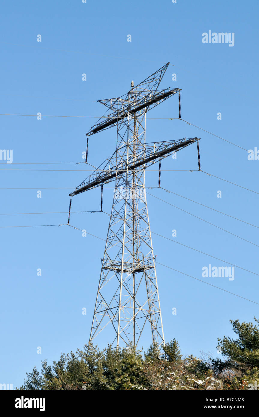 Turm für Hochspannung Stromkabel oder Leitungen Stockfoto