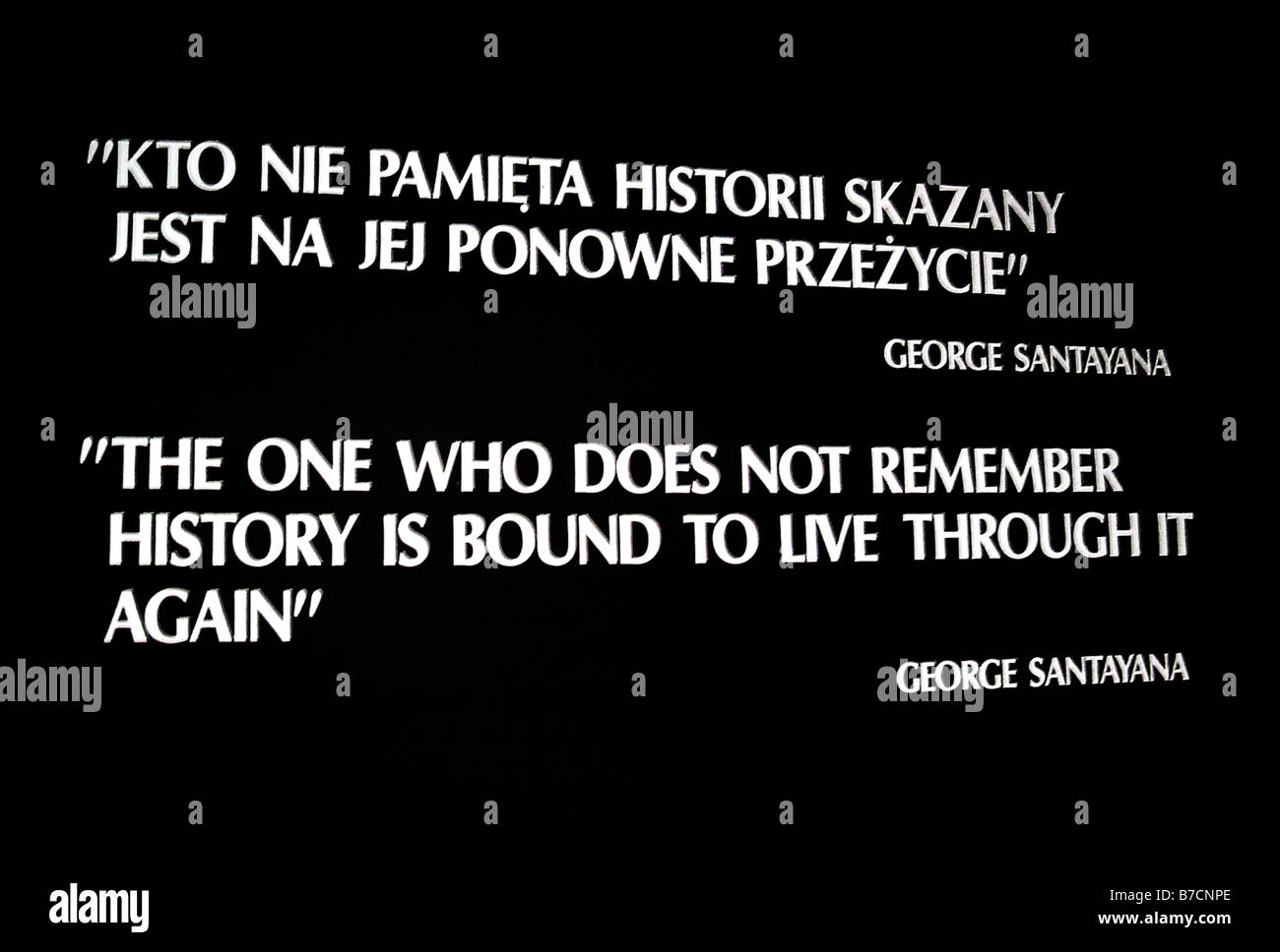 Das berühmte Zitat von George Santayana angezeigt auf einem der Baracke Türen in Auschwitz ich Konzentrationslager, Polen, Ausch Stockfoto