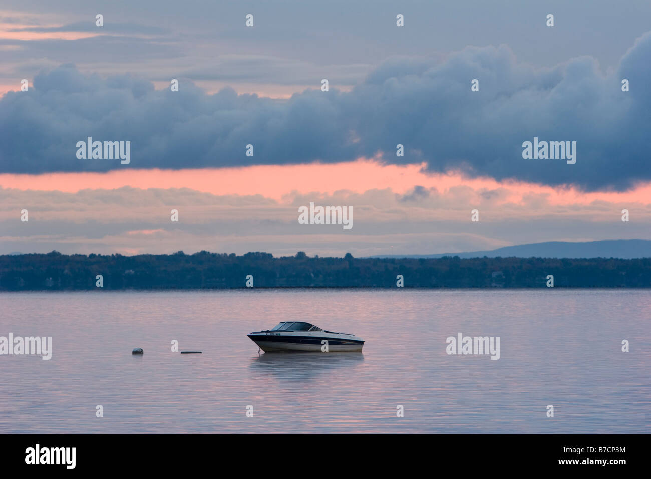 Ein Schiff flott im Lake Champlain in Upstate New York, 6. Oktober 2008 Stockfoto