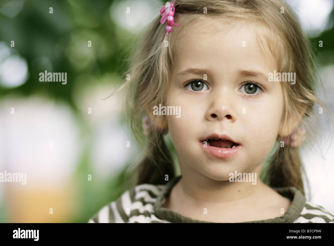 kleine blonde Mädchen, Deutschland Stockfoto