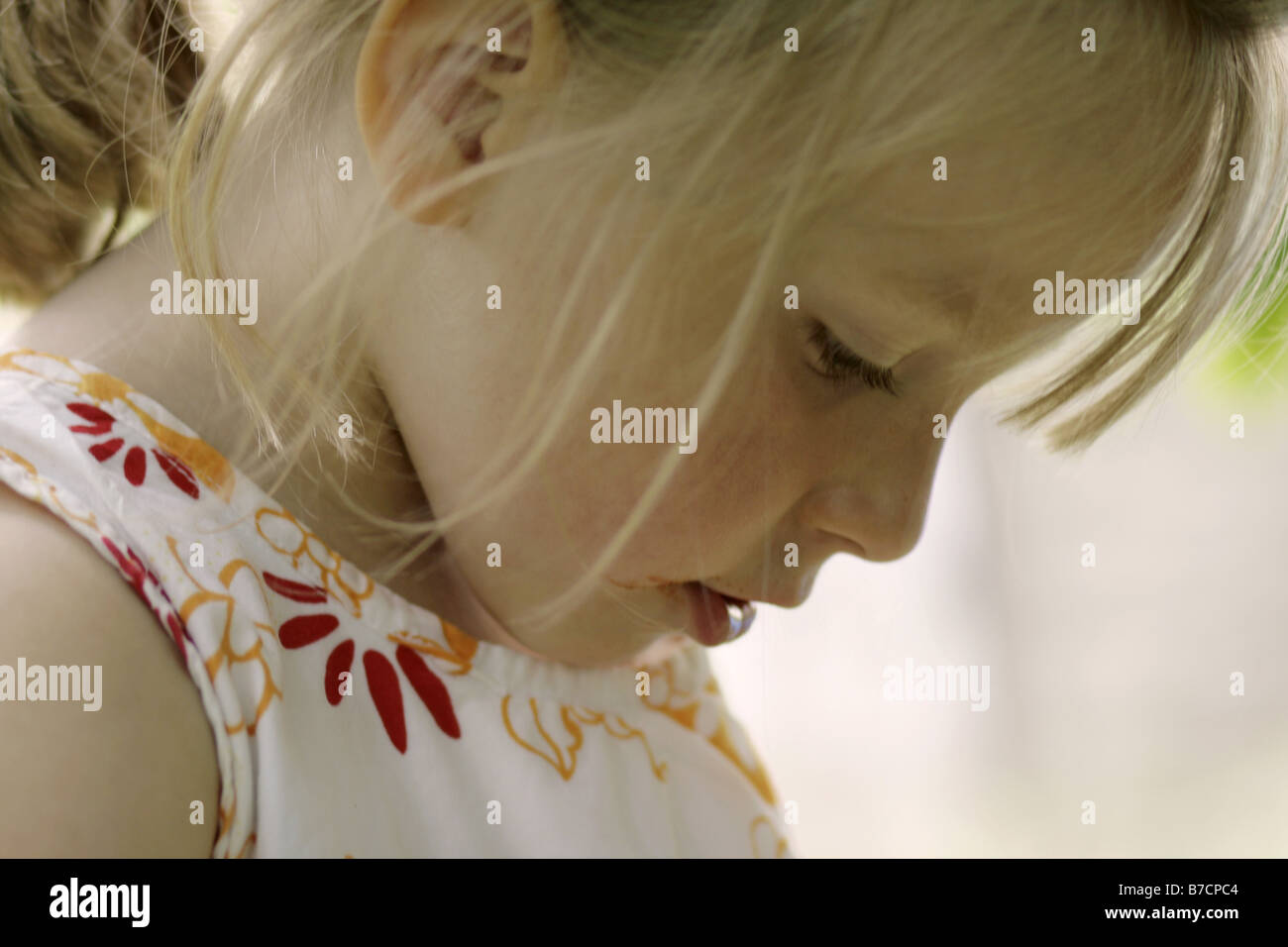 kleine blonde Mädchen, Deutschland Stockfoto
