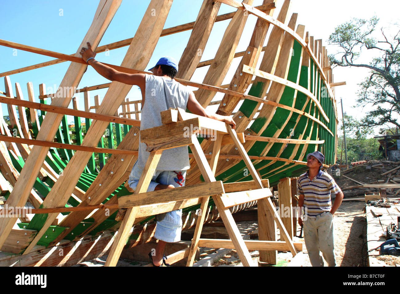 Bootsbau an einem Strand in der Nähe von San Juan del Sur, Nicaragua, San Juan Del Sur Stockfoto