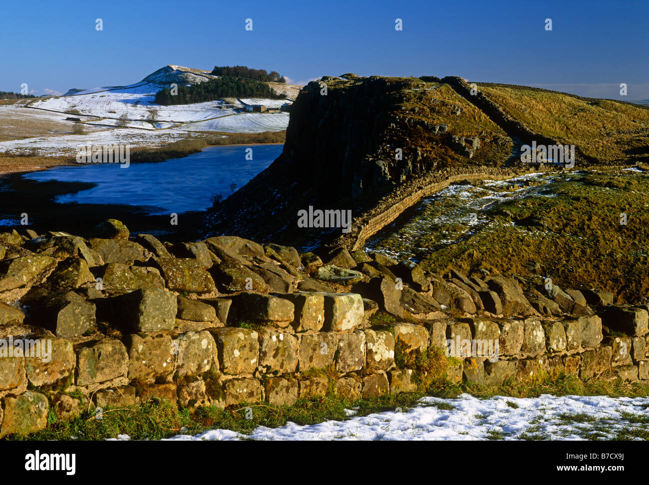 Crag Lough im Winter, Hadrianswall, betrachtet aus Stahl Rigg in der Nähe von zweimal gebraut, Northumberland National Park Stockfoto
