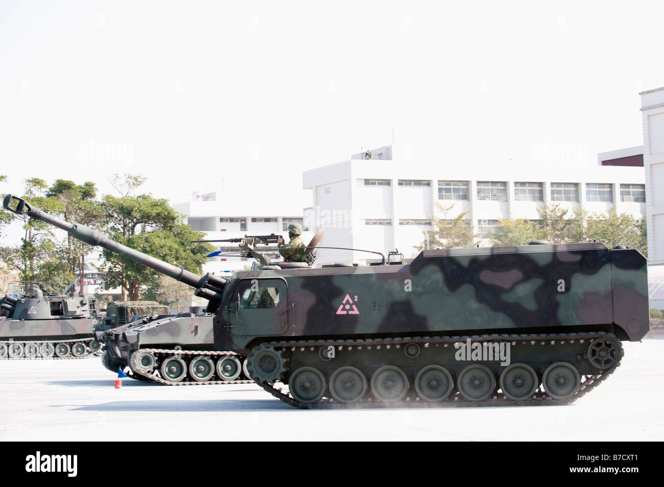 CM-24 gepanzerte Träger während Kriegsspielen beim 58. Artillerie-Befehl, Taichung, Taiwan Stockfoto