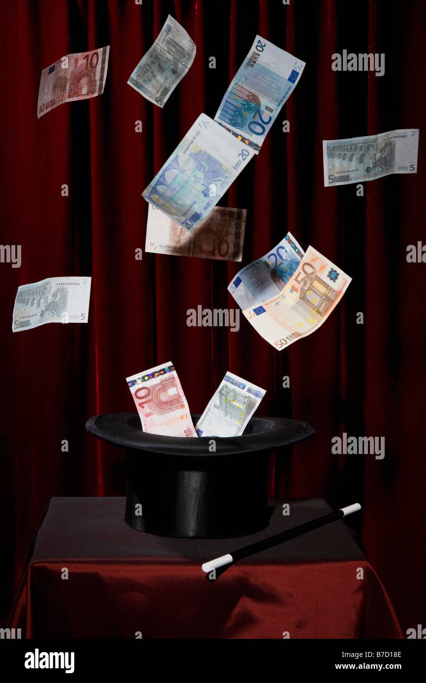 Europäischen Union Währung Rechnungen kommen aus einen Zylinderhut auf eine Zaubershow Stockfoto