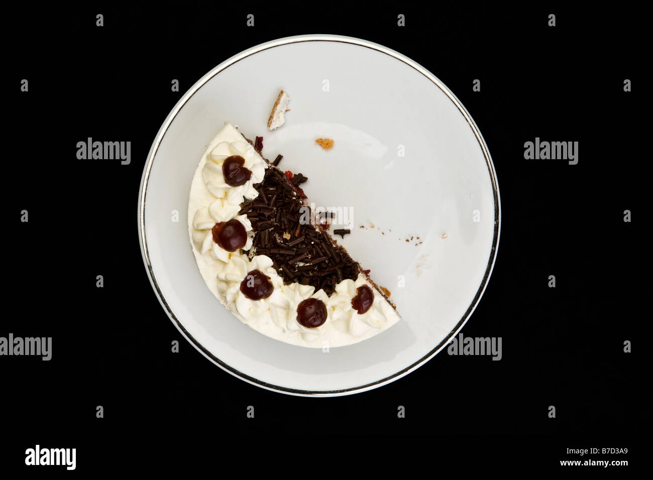 Einen halben Kuchen auf einem Teller Stockfoto