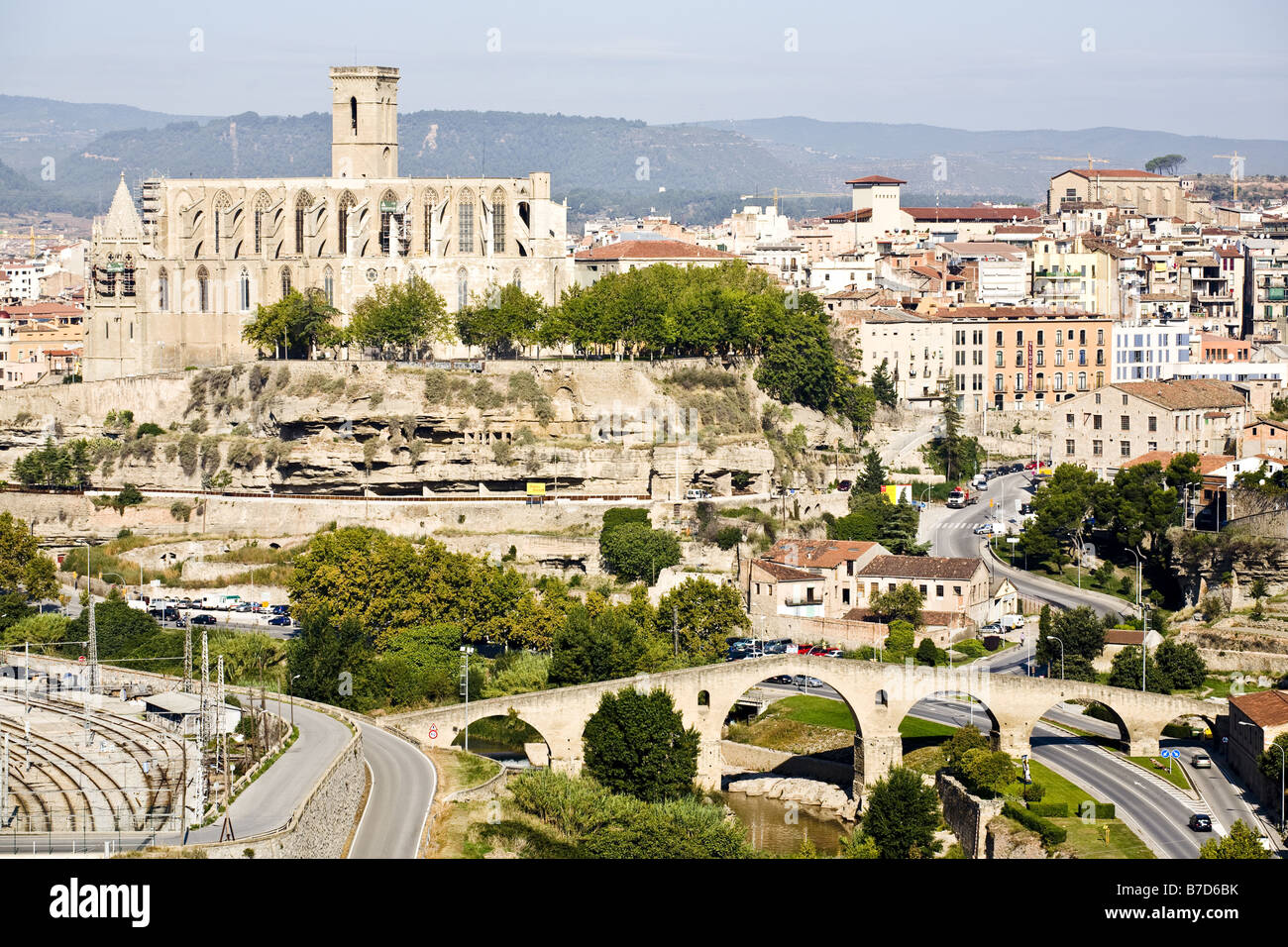 Manresa und Santa Maria De La Seo Kathedrale Übersicht Stockfoto