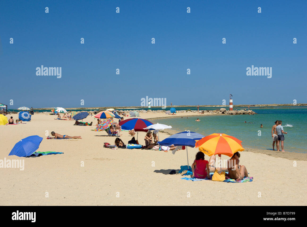 Ost-Algarve, Fuseta Strand im Sommer Stockfoto