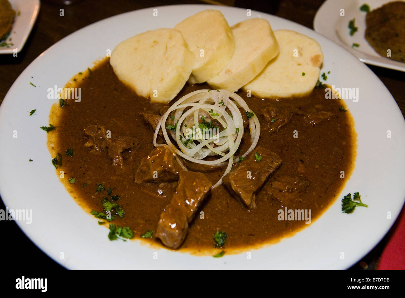 Typisches Essen Gulasch, Praga, Prag, Tschechische Republik, Europa Stockfotografie Alamy
