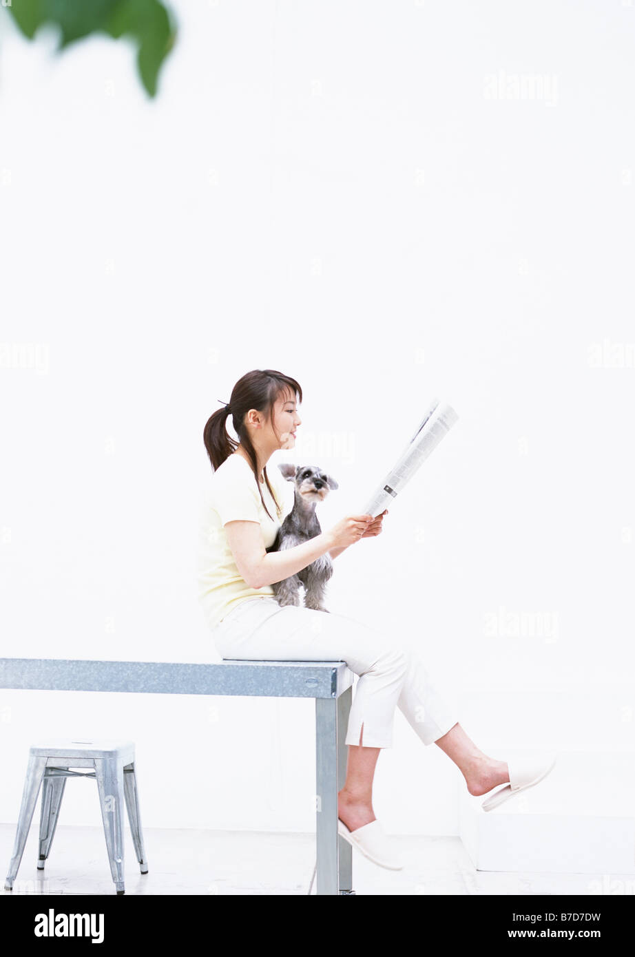 Frau entspannt und lesen Stockfoto