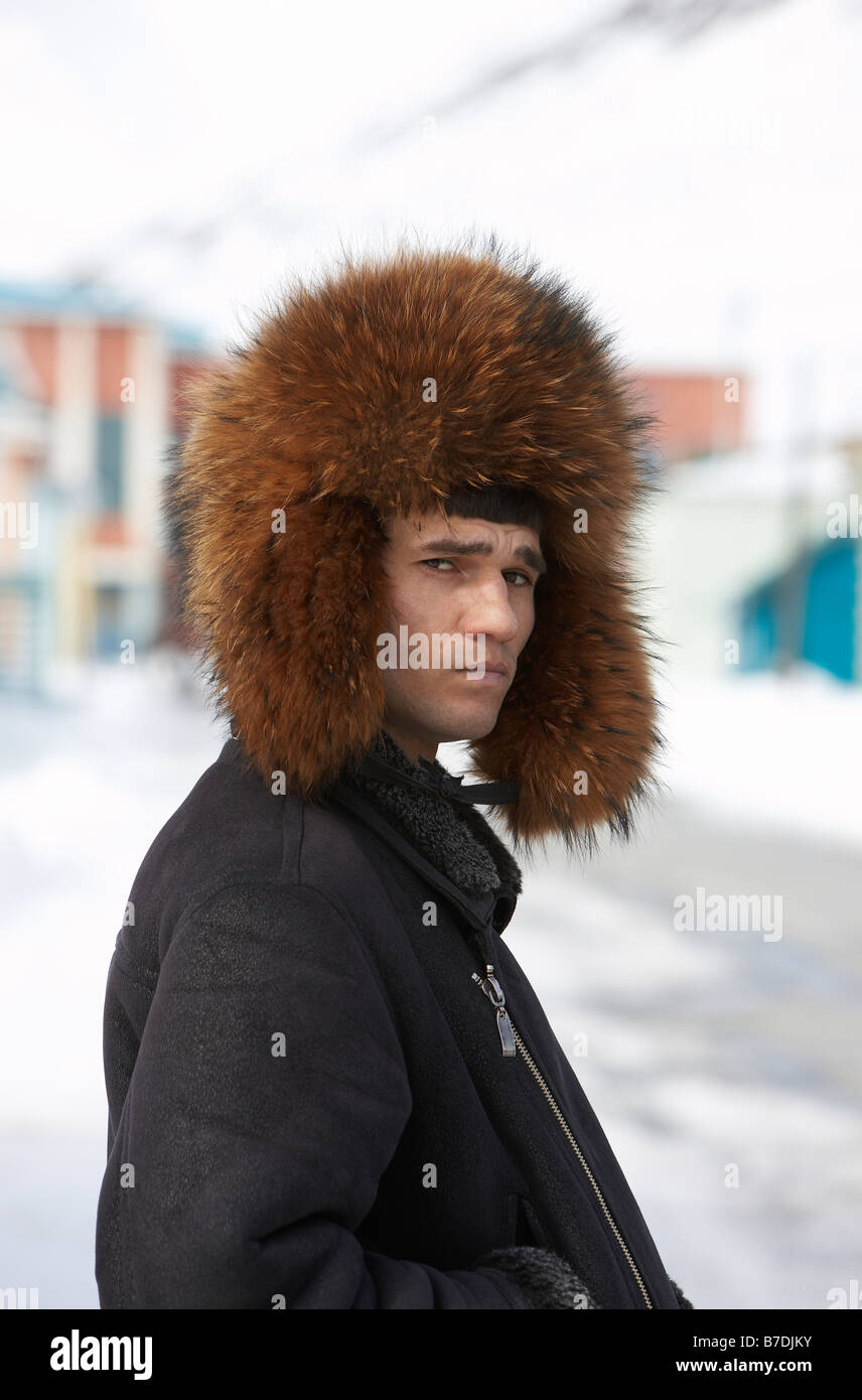 Mann trägt Pelzhut, Amguema, Tschukotka, Sibirien-Russland Stockfoto