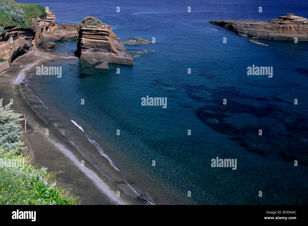 Italien, Latium, Pontinische Inseln, Insel Ventotene, Strand Cala Nave Stockfoto