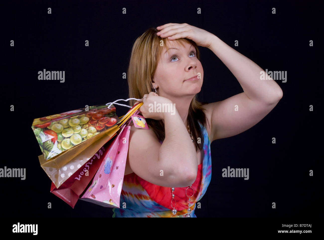 Frau mit Einkaufstüten Stockfoto