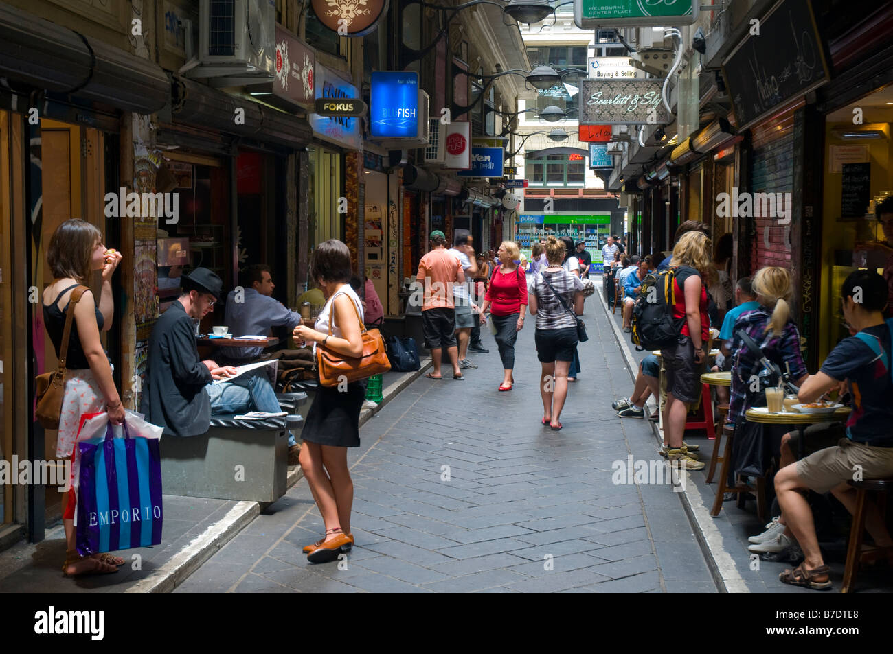 Melbourne s belebten Gasse Cafés und Kaffeebars Stockfoto
