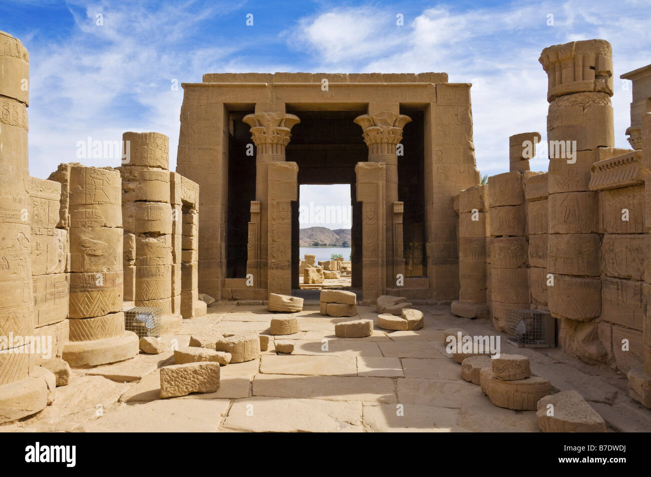 Tempel der Isis in Philae auf die Insel Agilika nach dem Bau des Assuan-Staudamms Assuan Ägypten Nahost umgebaut wurde Stockfoto