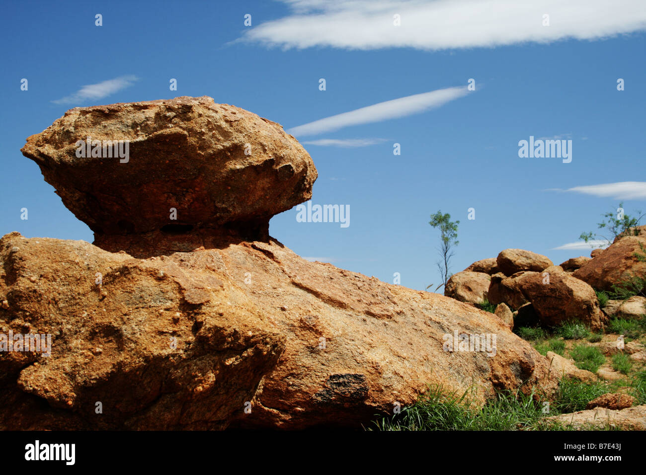 Felsbrocken in Alice Springs tagsüber im Outback Northern Territory Stockfoto