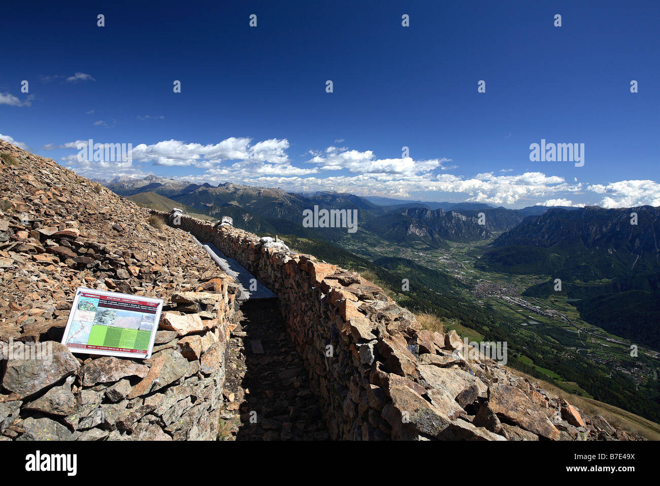 Graben von Weltkrieg einer, Monte Fravort oben, Lagorai-Kette, Trentino Alto Adige, Italien Stockfoto