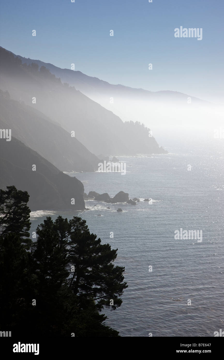 Nebligen Morgenlicht auf der Big Sur Küste, Highway 1, Pazifik, Kalifornien, USA Stockfoto