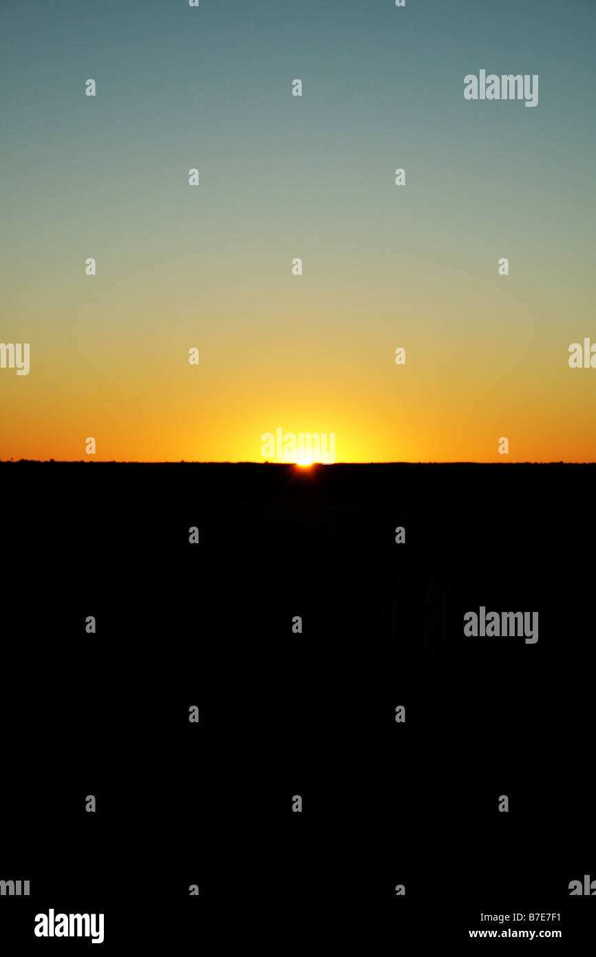 Sonnenaufgang über dem roten Zentrum Northern Territory Stockfoto