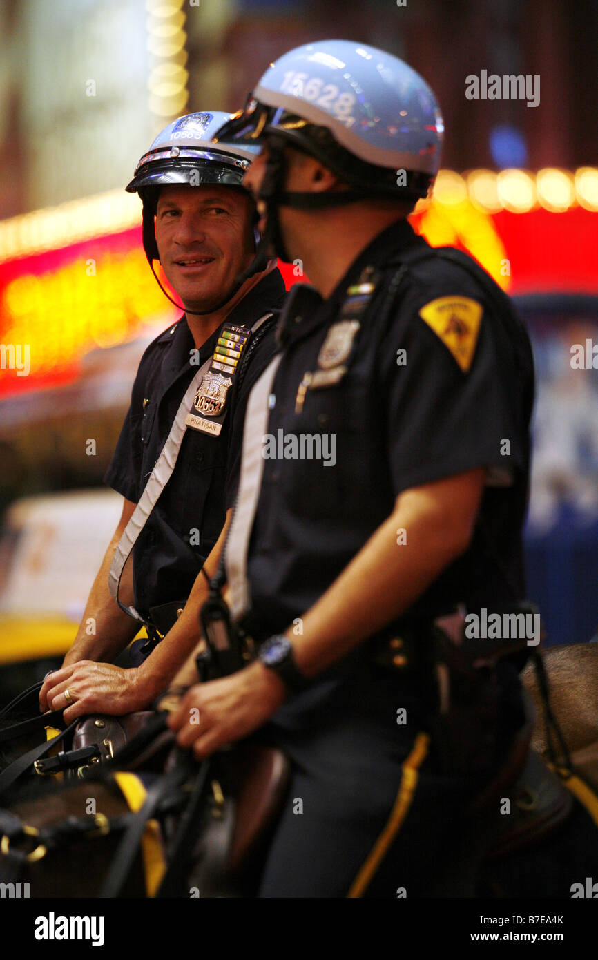 Berittene Polizei, 42nd Street, New York City, USA Stockfoto
