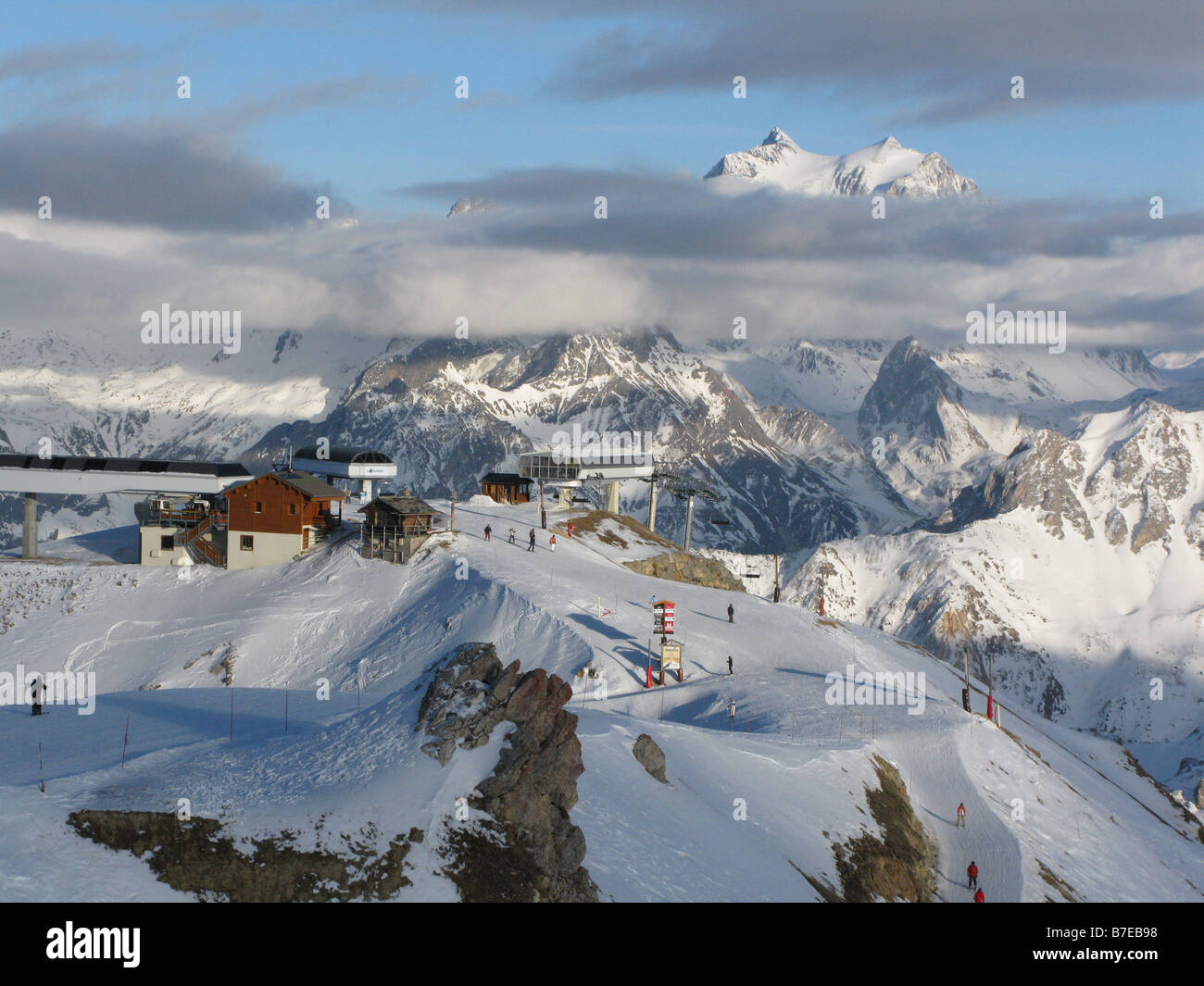 Saulire Cable Car Station, Courchevel mit La Grande Casse im Hintergrund Stockfoto