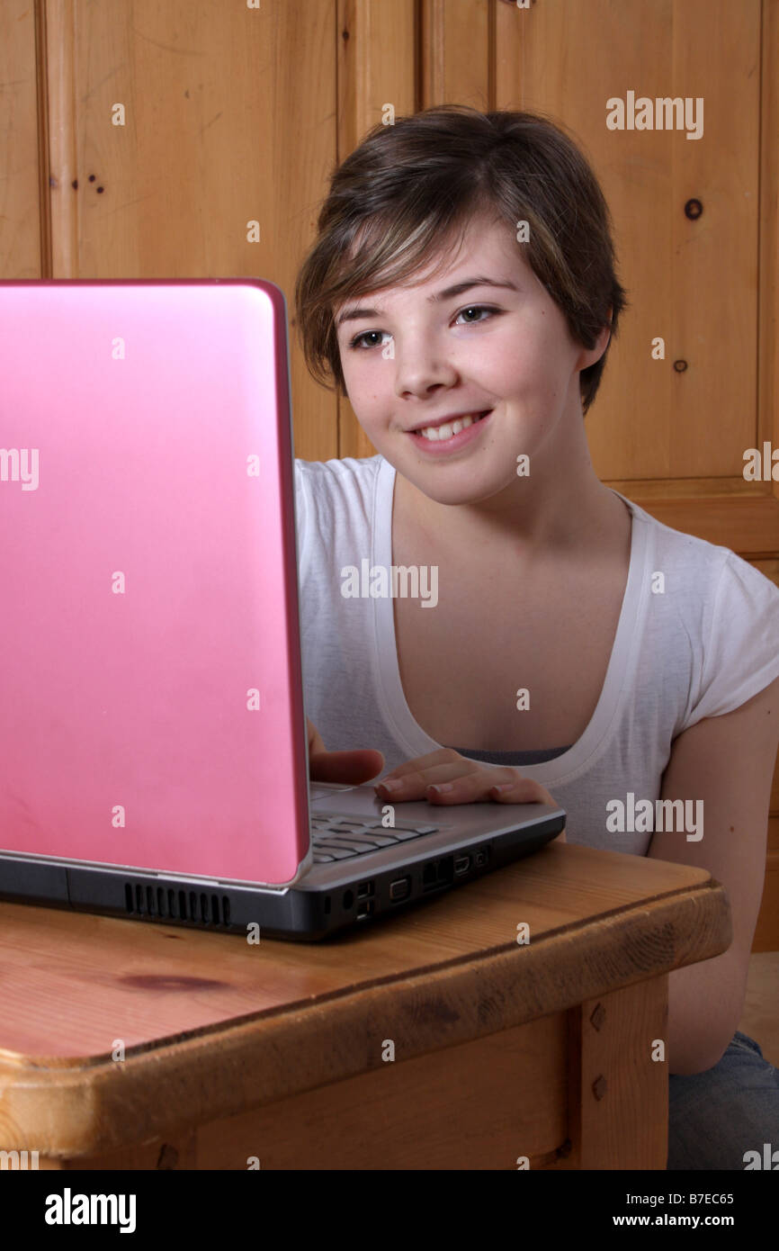 A 14 year old girl Fotos und Bildmaterial in hoher Auflösung Alamy