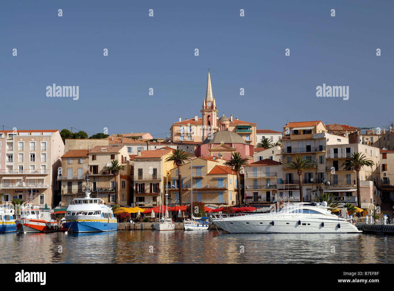 Boote in der Marina in Calvi, Korsika, Frankreich Stockfoto