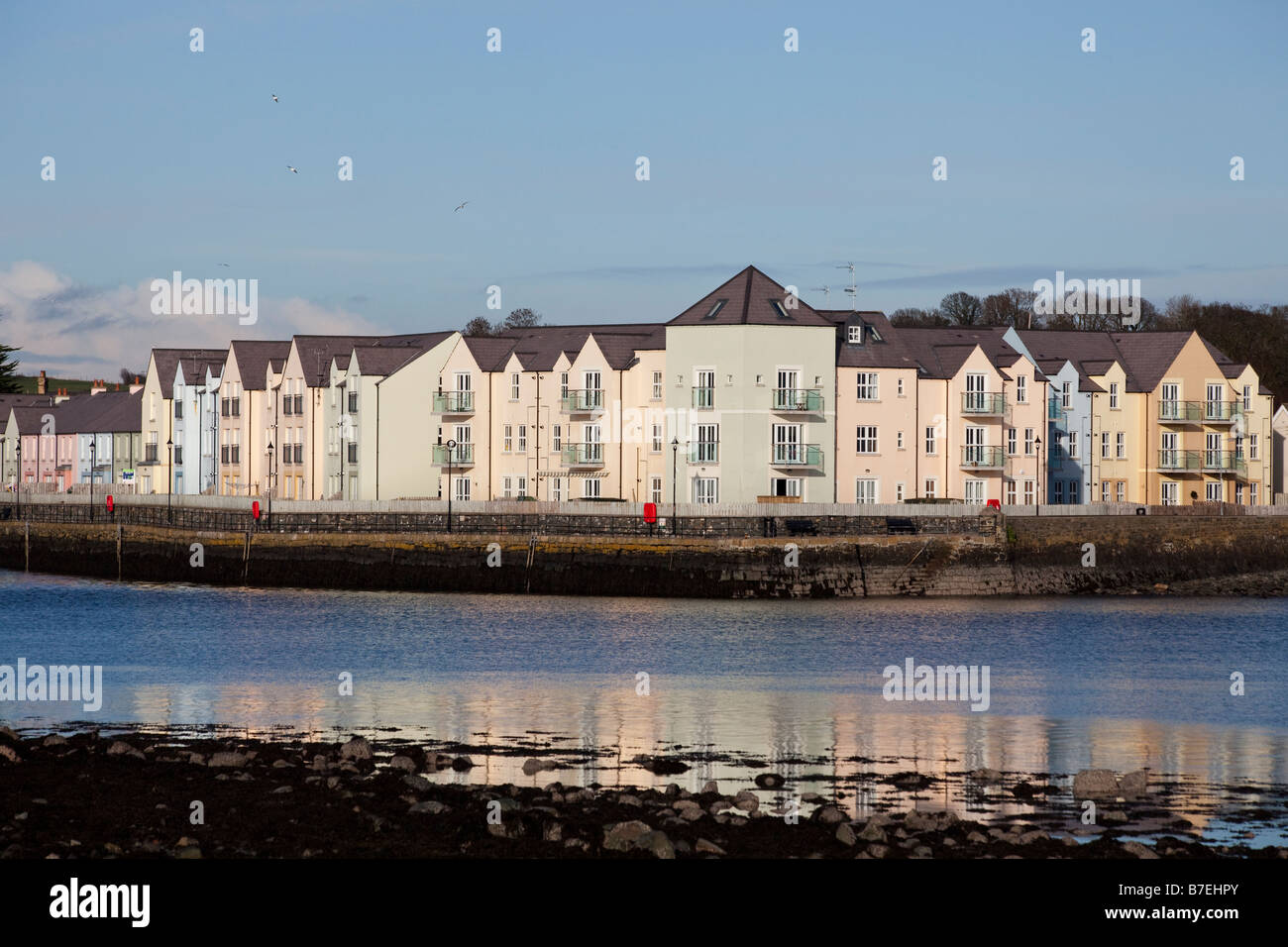 neue Wohnungen in der Stadt Killyleagh neben Strangford Lough, County Down, Nordirland, Vereinigtes Königreich Stockfoto