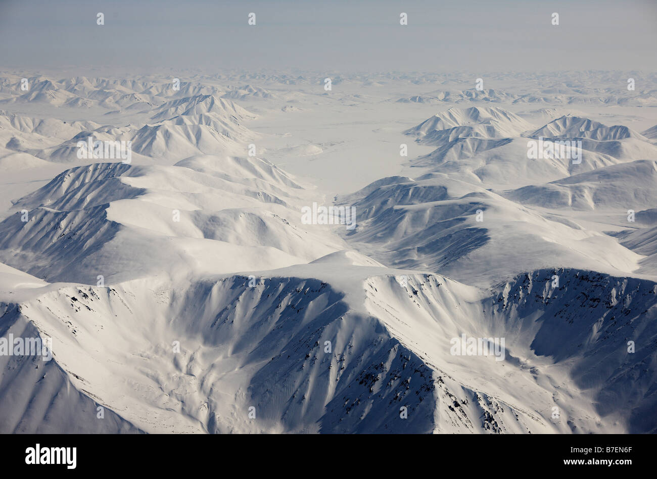 Luftaufnahmen von Schnee bedeckten Berge, zwischen Egvekinot und Anadyr Tschukotka Sibirien, Russland Stockfoto