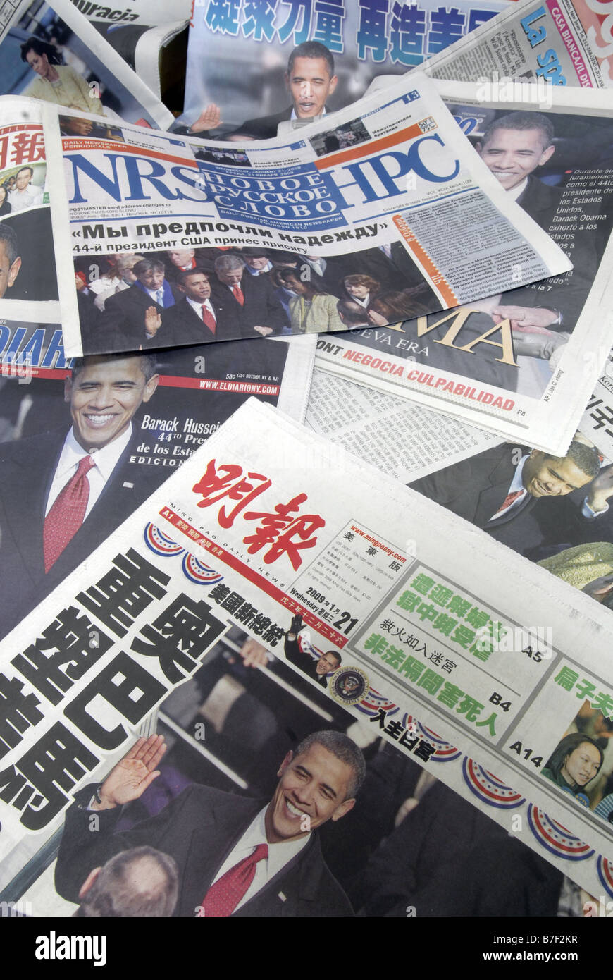 Ethnische Zeitungen in New York decken die Zeremonien der Einweihung von Barack Obama Stockfoto
