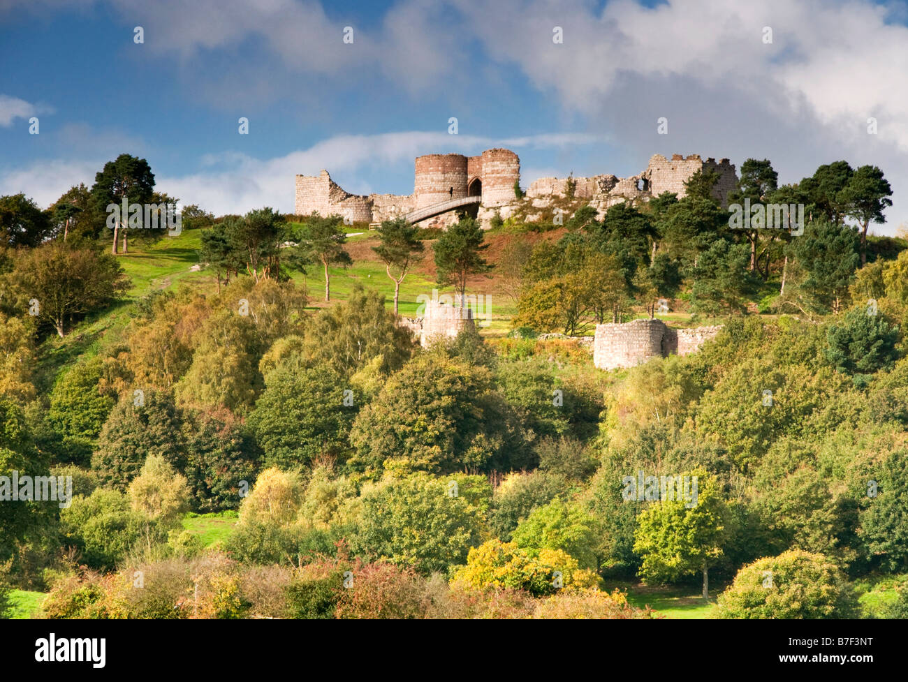 Der innere halten & Stadtmauer von Beeston Castle an der Wende des Herbst, Beeston, Cheshire, England, UK Stockfoto