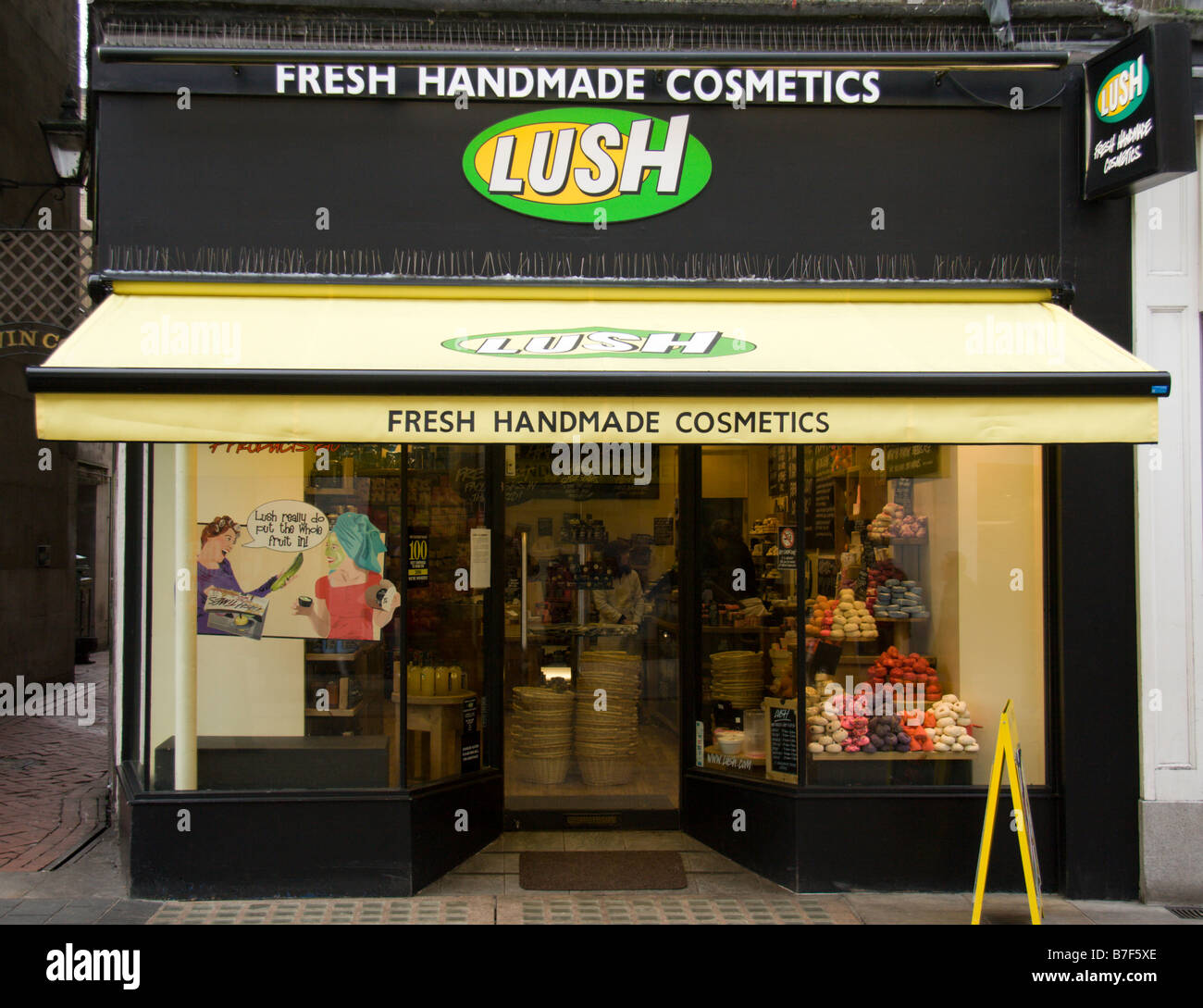 Die Storefront, die üppigen Kosmetik in Oxford England aufbewahren. Jan 2009 Stockfoto
